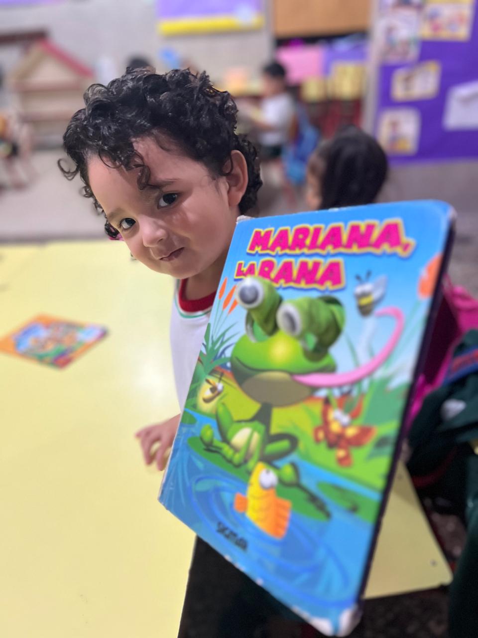 Niños aprendiendo y jugando en Nivel Inicial