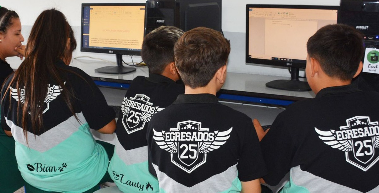 [Imagen de alumnos de Nivel Primario en clase o actividad]